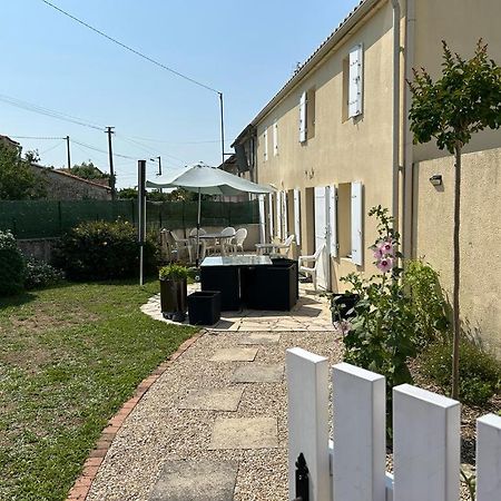 Villa Les Tremieres Le Thou Exterior foto