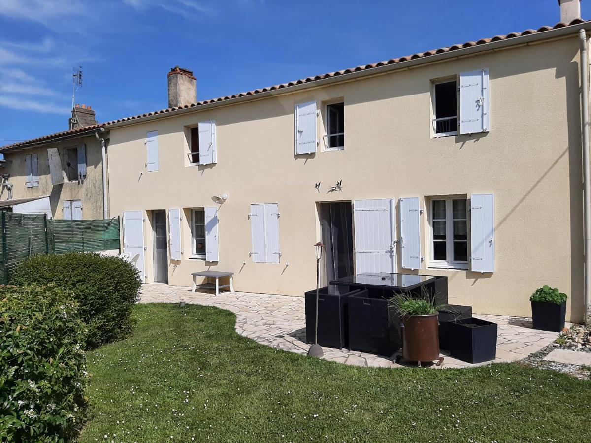 Villa Les Tremieres Le Thou Exterior foto