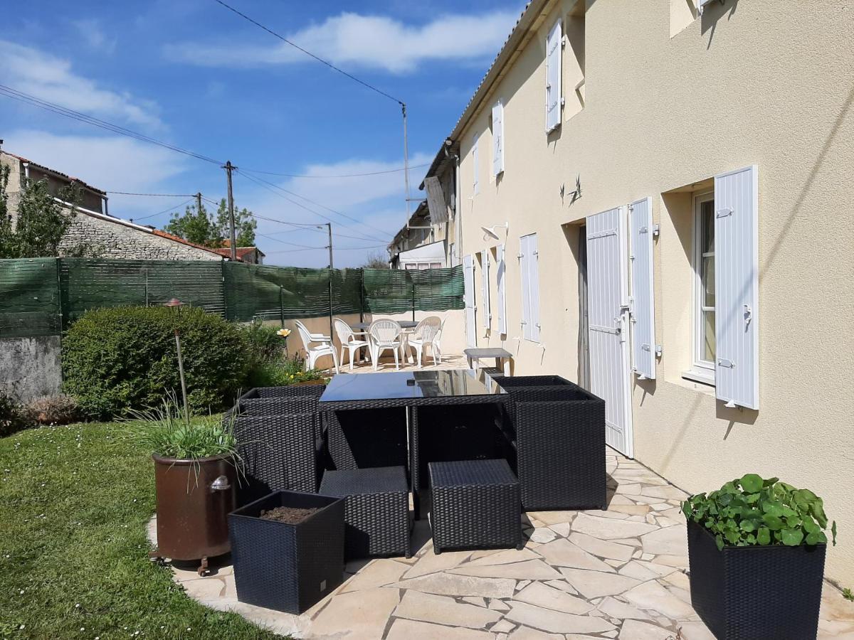 Villa Les Tremieres Le Thou Exterior foto