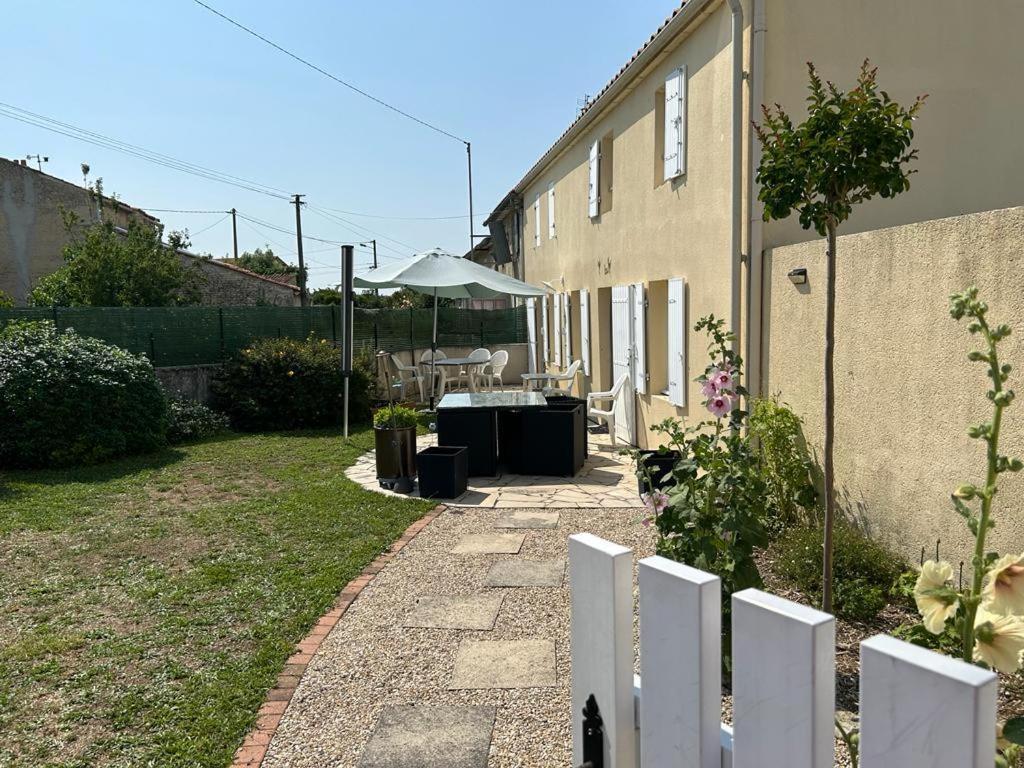 Villa Les Tremieres Le Thou Exterior foto