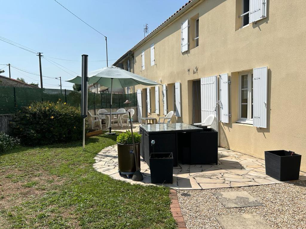 Villa Les Tremieres Le Thou Exterior foto