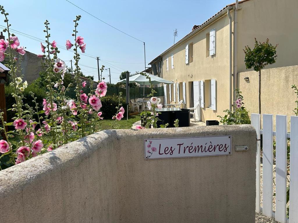 Villa Les Tremieres Le Thou Exterior foto