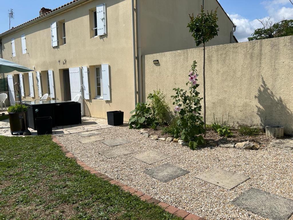 Villa Les Tremieres Le Thou Exterior foto